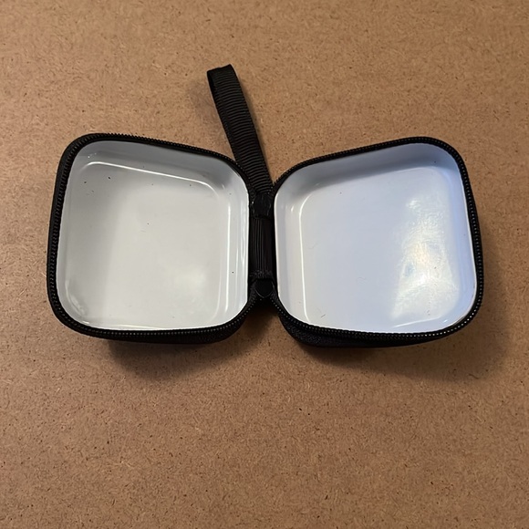 Small Hardshell Case - Picture 3 of 3